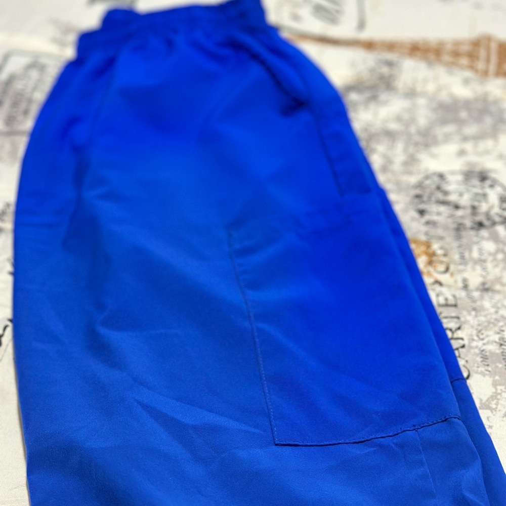 Women’s Scrub Set - Picture 4 of 5